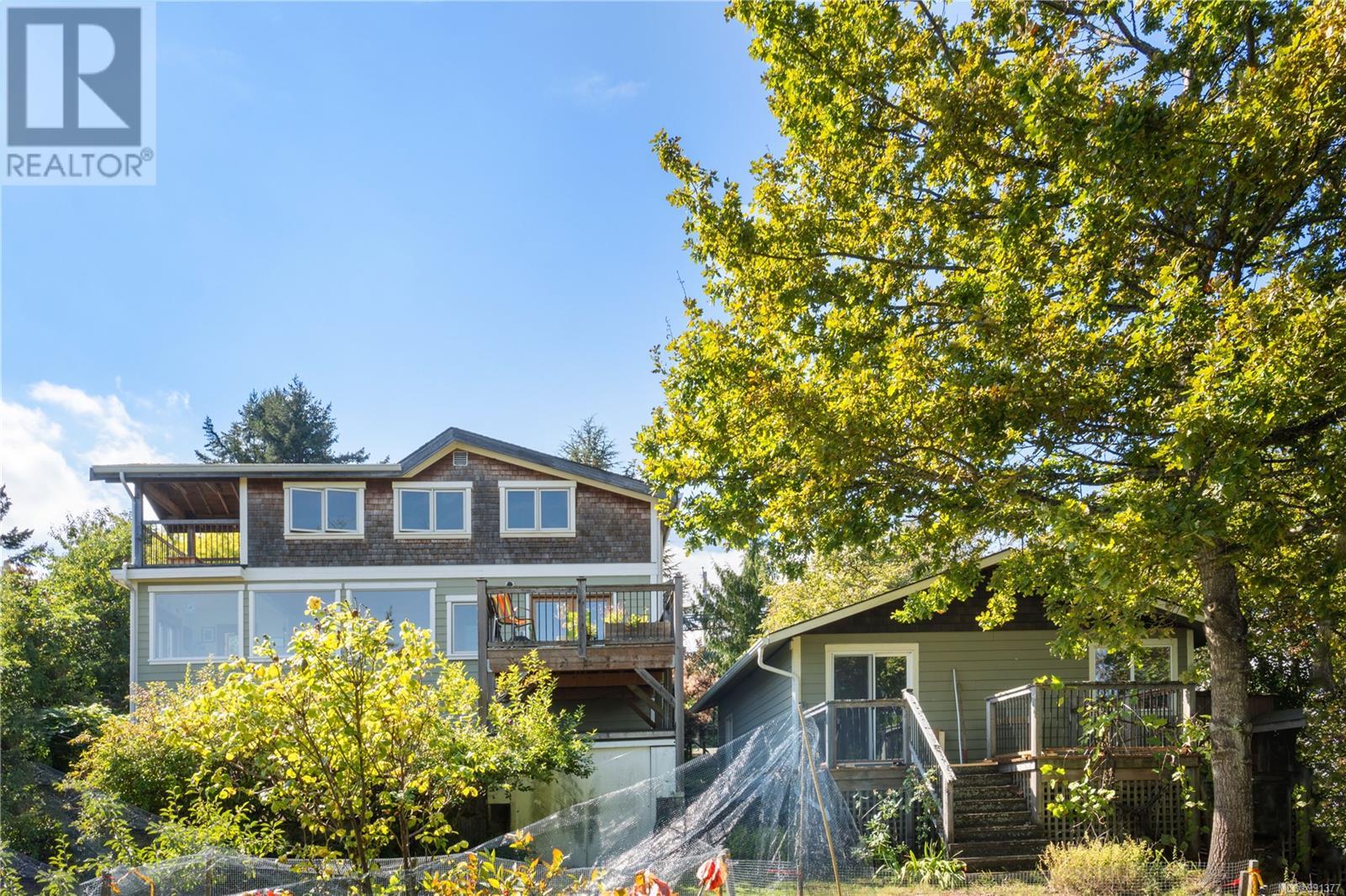 293 Bayview Ave