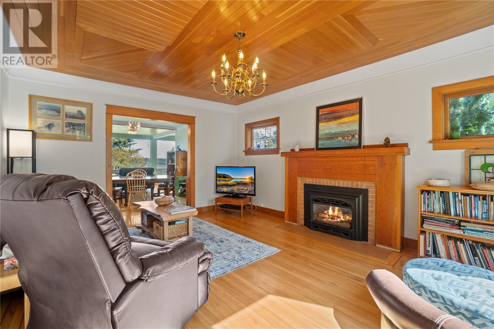 293 Bayview Ave