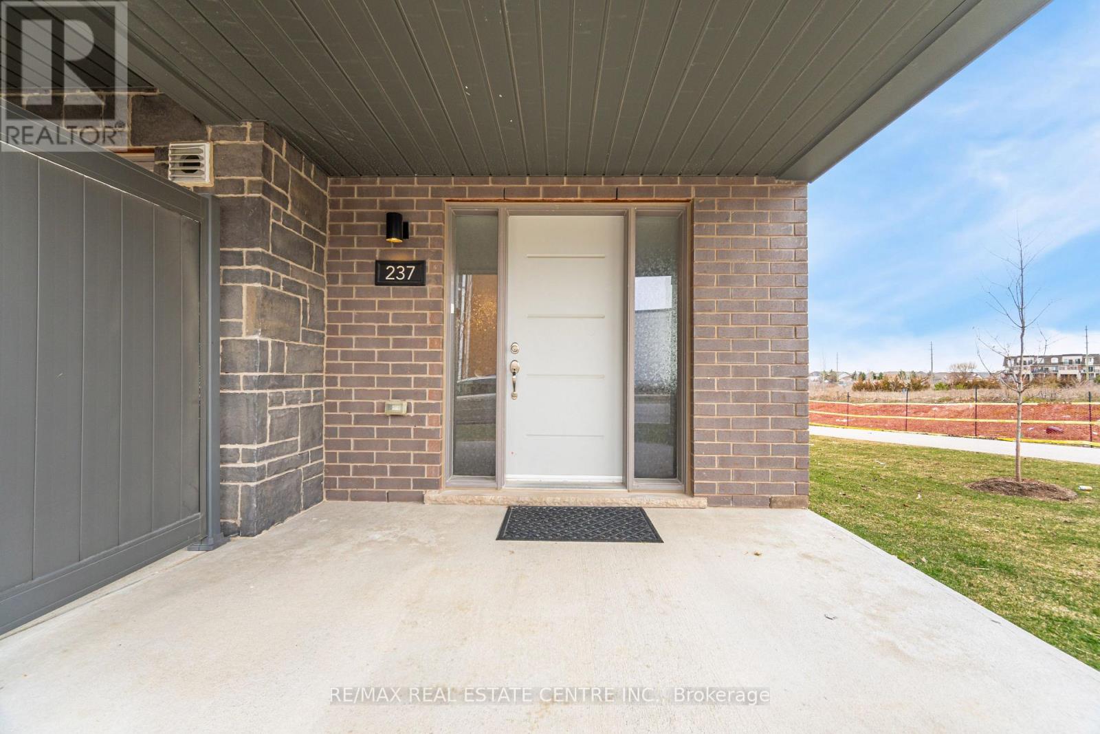 237 - 237 WEST OAK TRAIL S