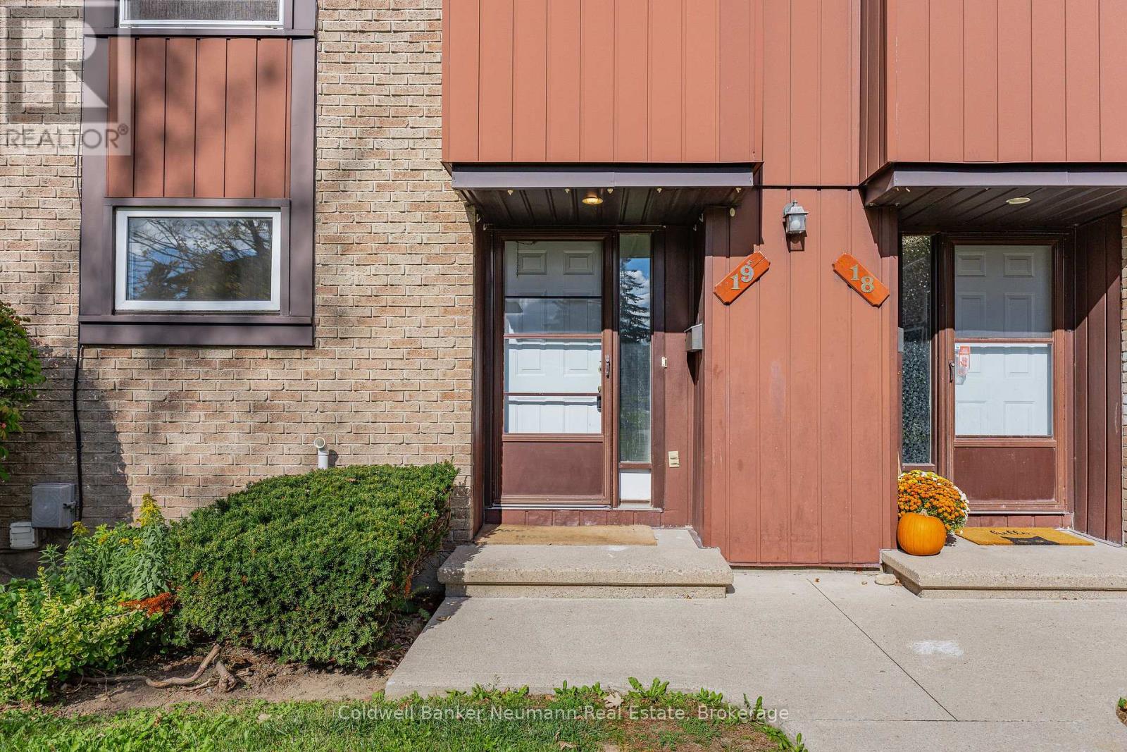 19 - 539 WILLOW ROAD