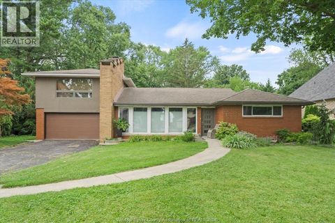 13961 RIVERSIDE DRIVE Tecumseh ON N8N1B7