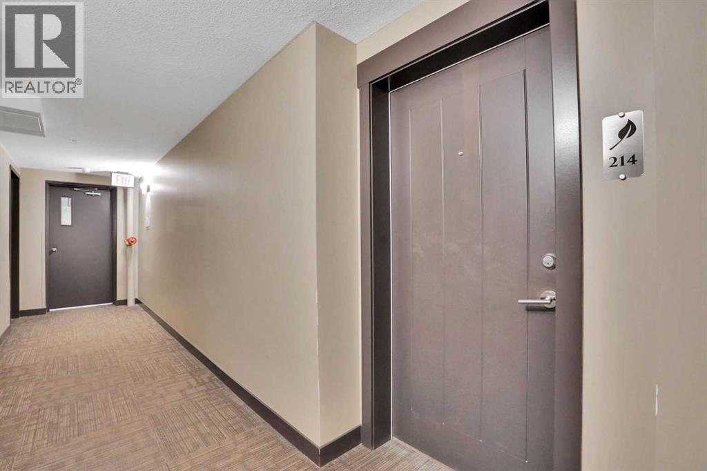 214, 15 Aspenmont Heights SW