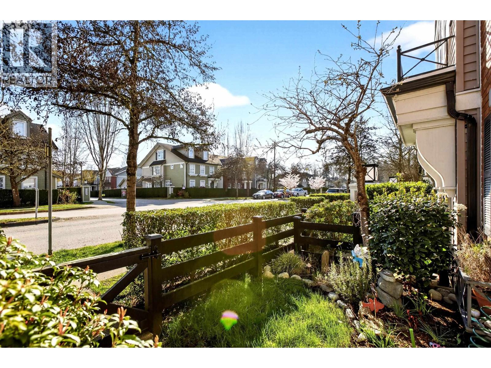 35 11067 BARNSTON VIEW ROAD