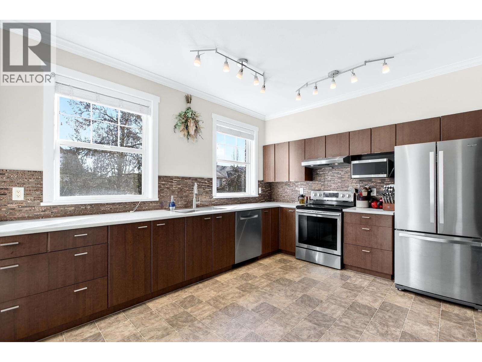 35 11067 BARNSTON VIEW ROAD