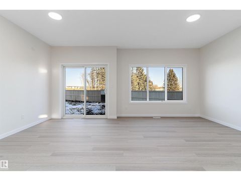 823 ROWAN CL SW Edmonton AB T6X1A2