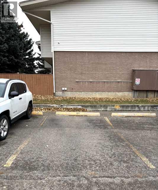 33, 1915 18 Avenue N