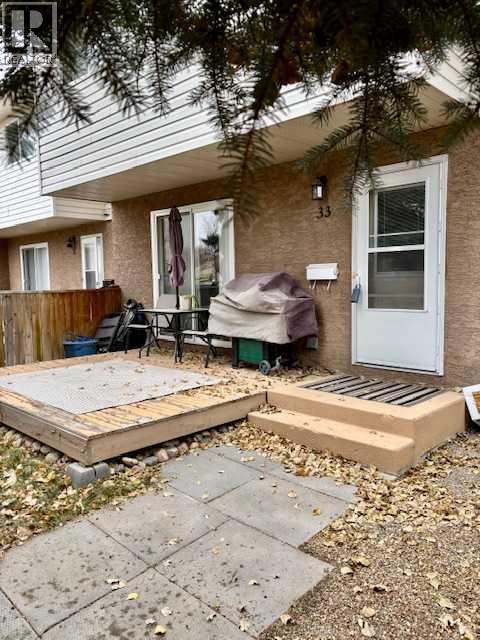 33, 1915 18 Avenue N