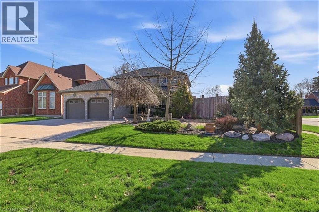 4 BREWSTER Place