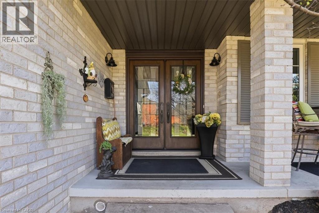 4 BREWSTER Place