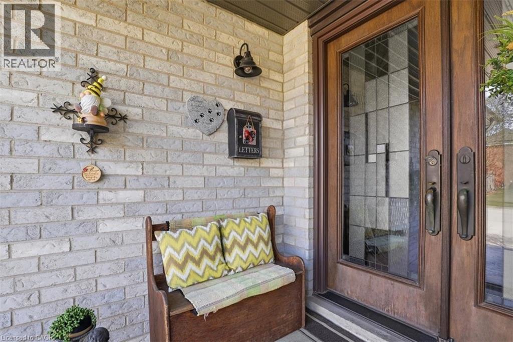 4 BREWSTER Place