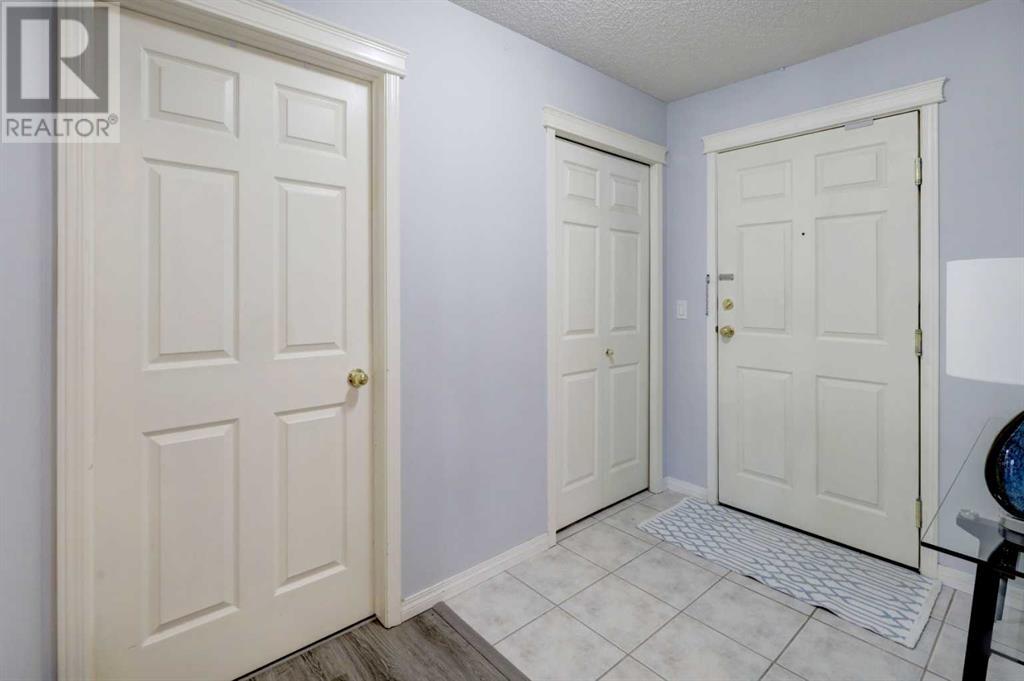 208, 20 Country Hills View NW