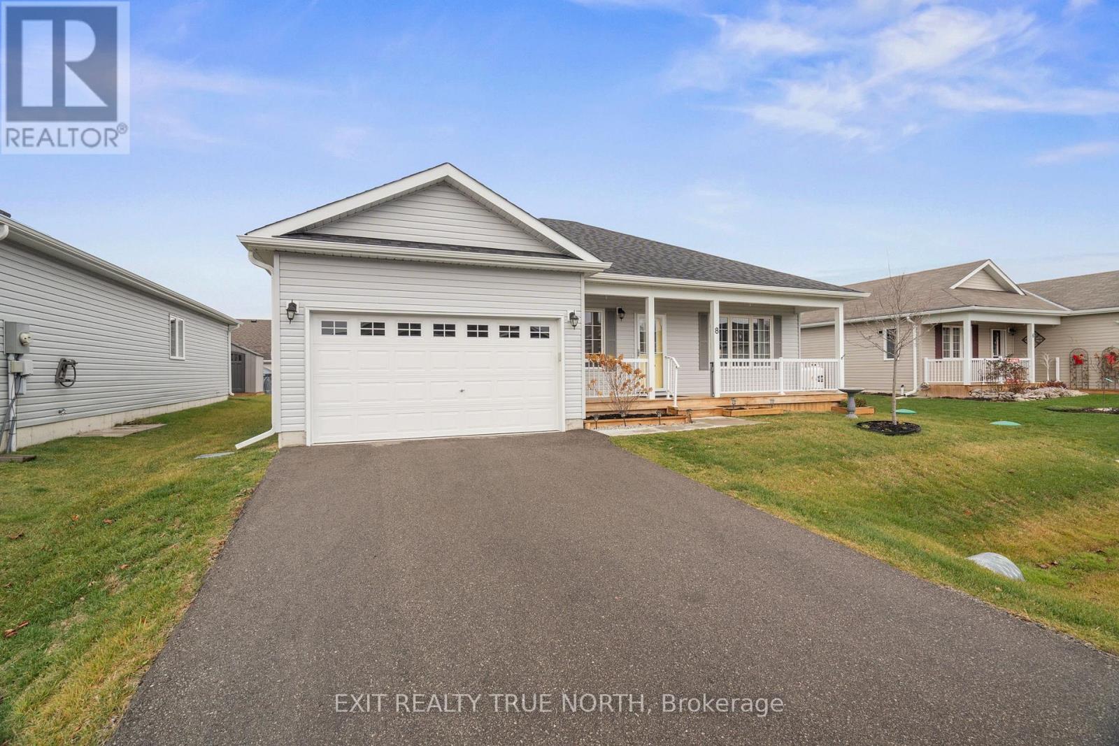 8 SINCLAIR CRESCENT - Photo 2
