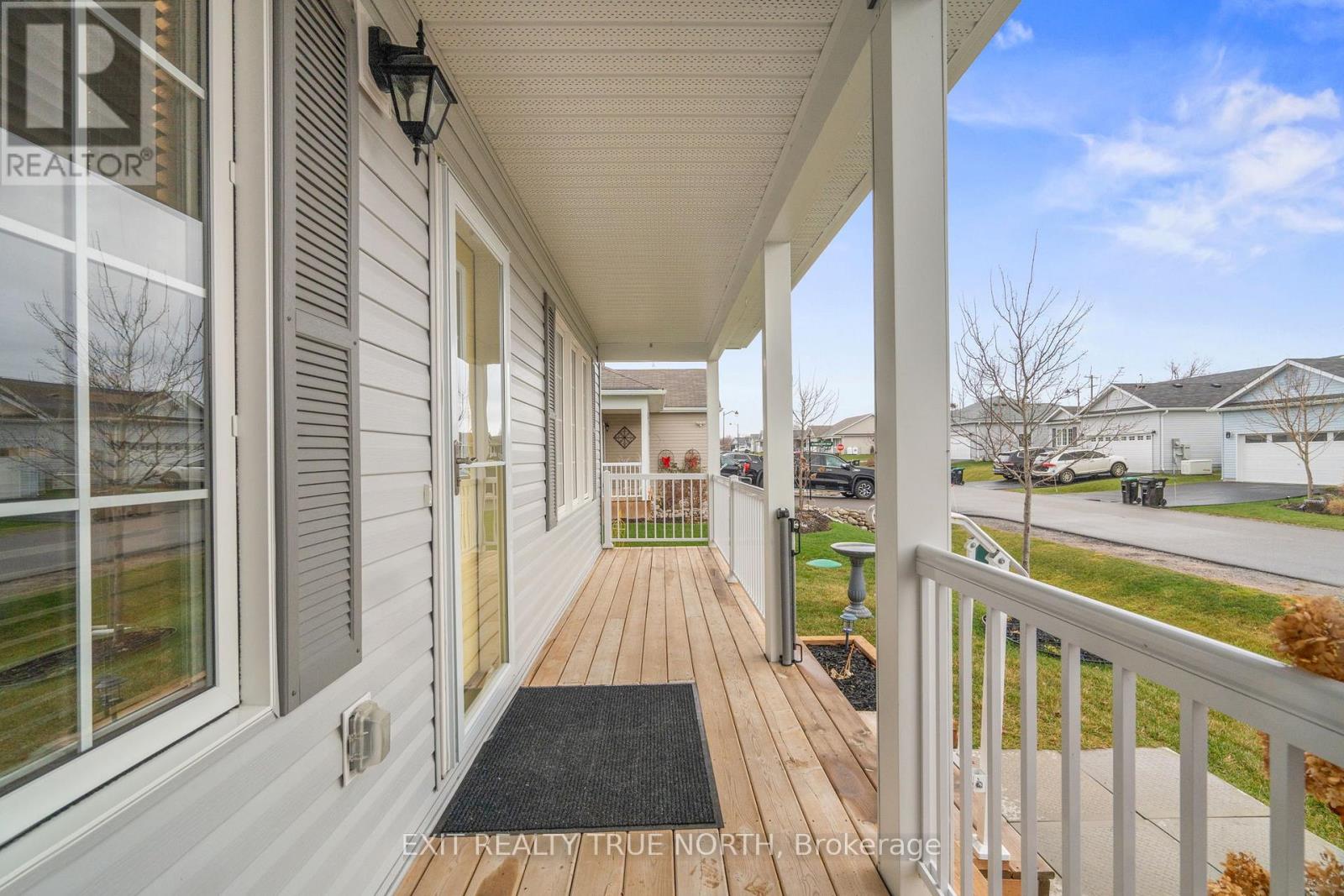 8 SINCLAIR CRESCENT - Photo 4