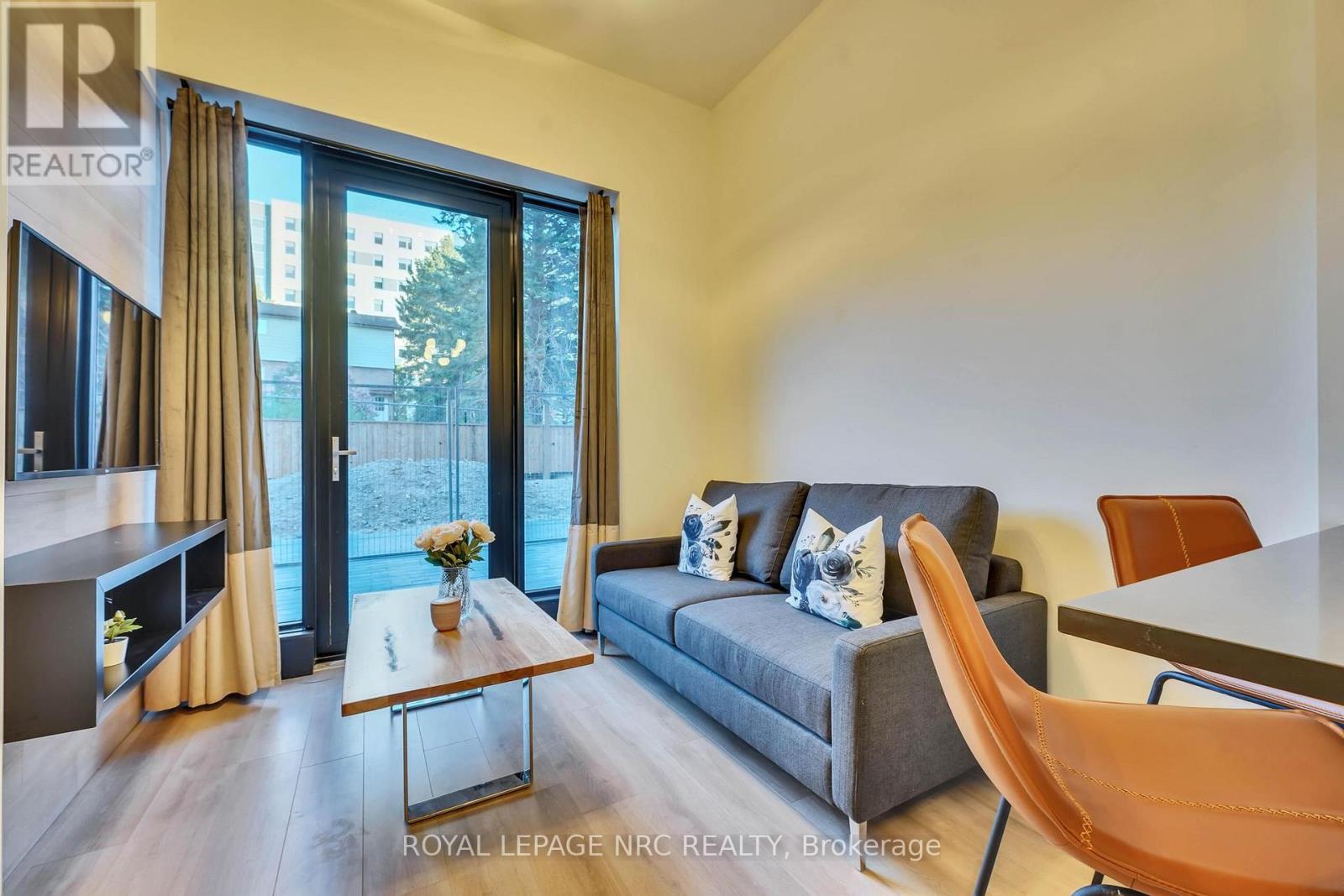 133 - 145 COLUMBIA STREET W