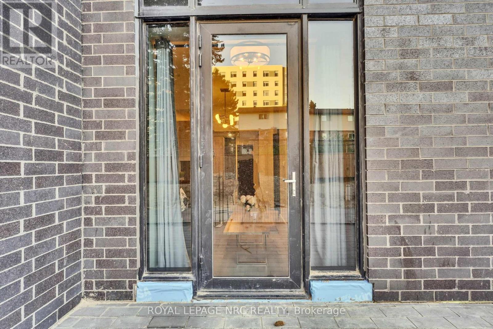 133 - 145 COLUMBIA STREET W