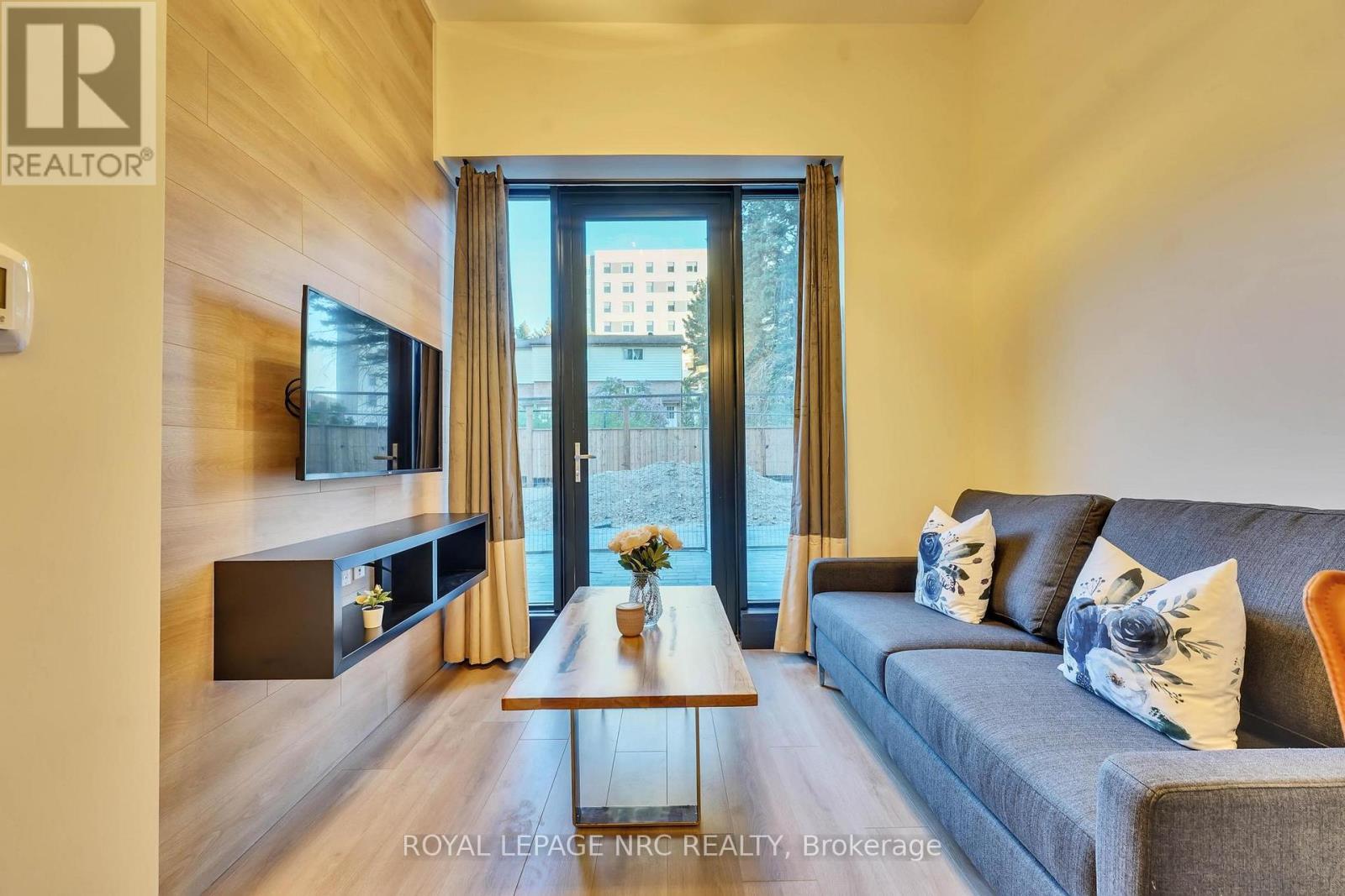 133 - 145 COLUMBIA STREET W