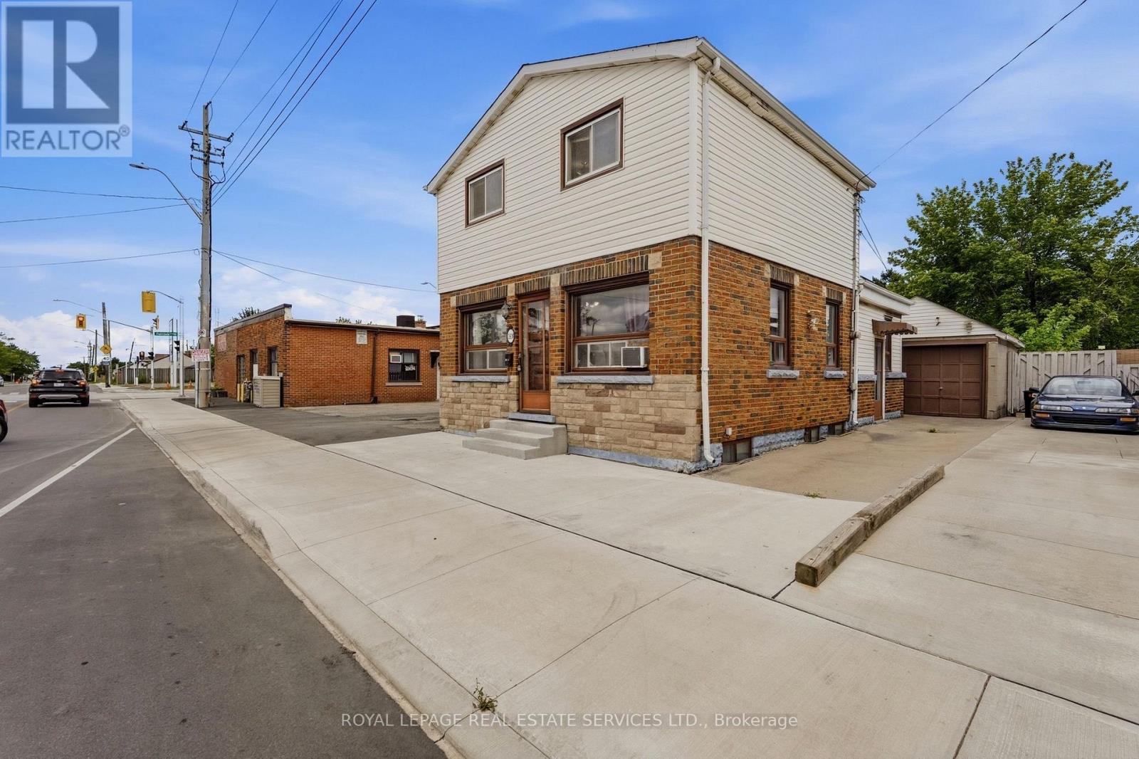 1819 MAIN STREET E
