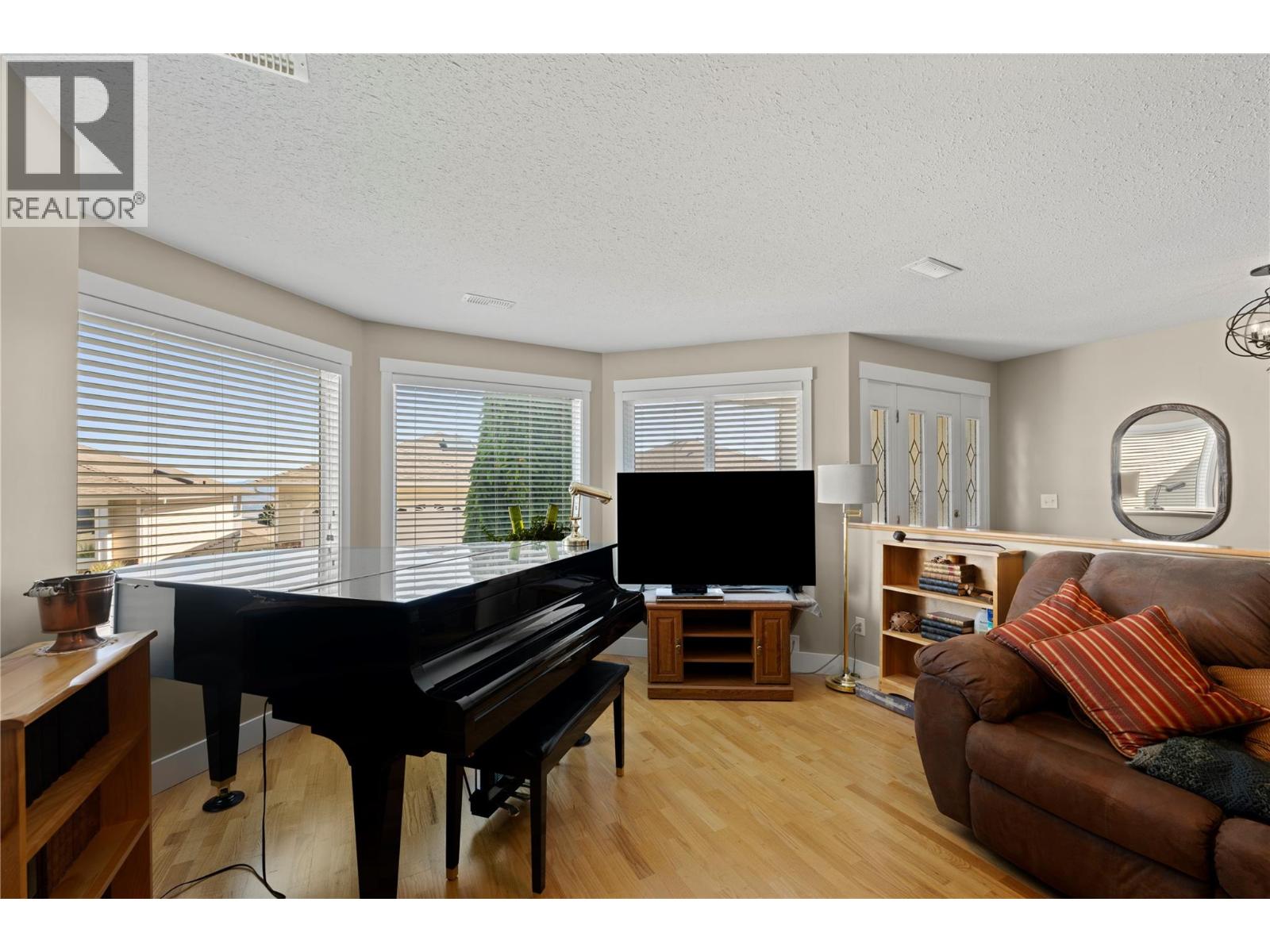 2030 Van Horne Drive Unit# 32