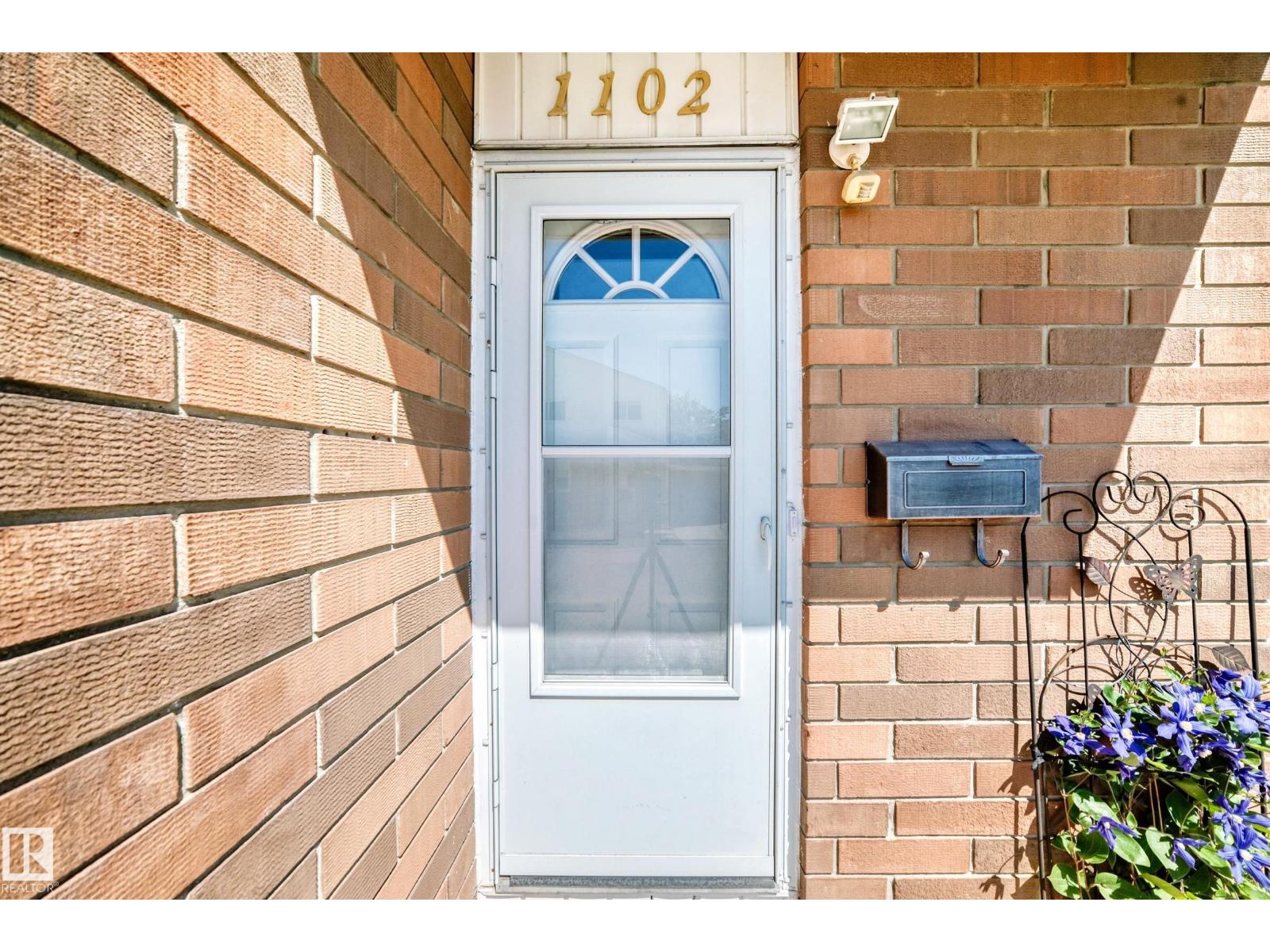 1102 MILLBOURNE RD E NW