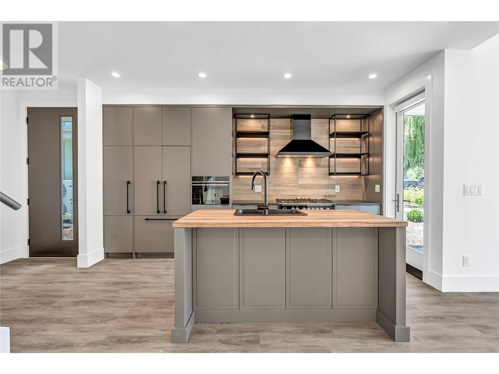 3290 Landry Crescent