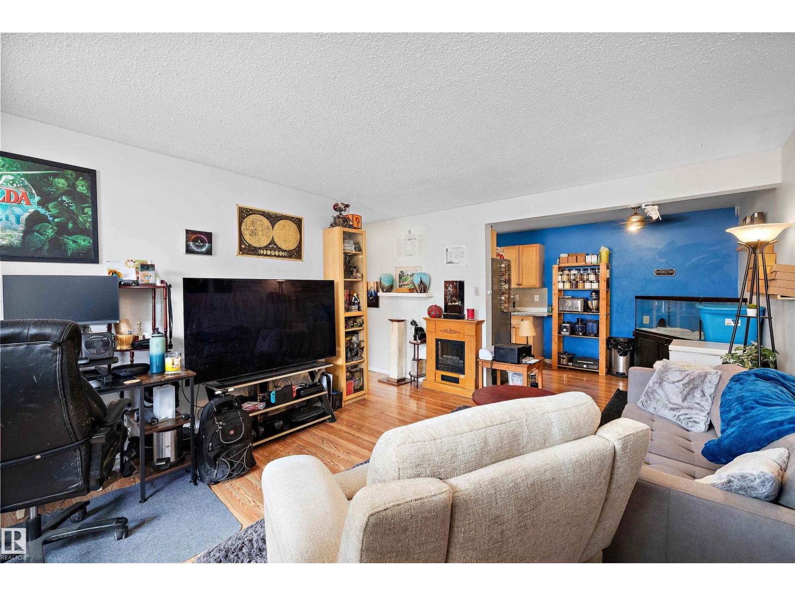 #206 10529 93 ST NW