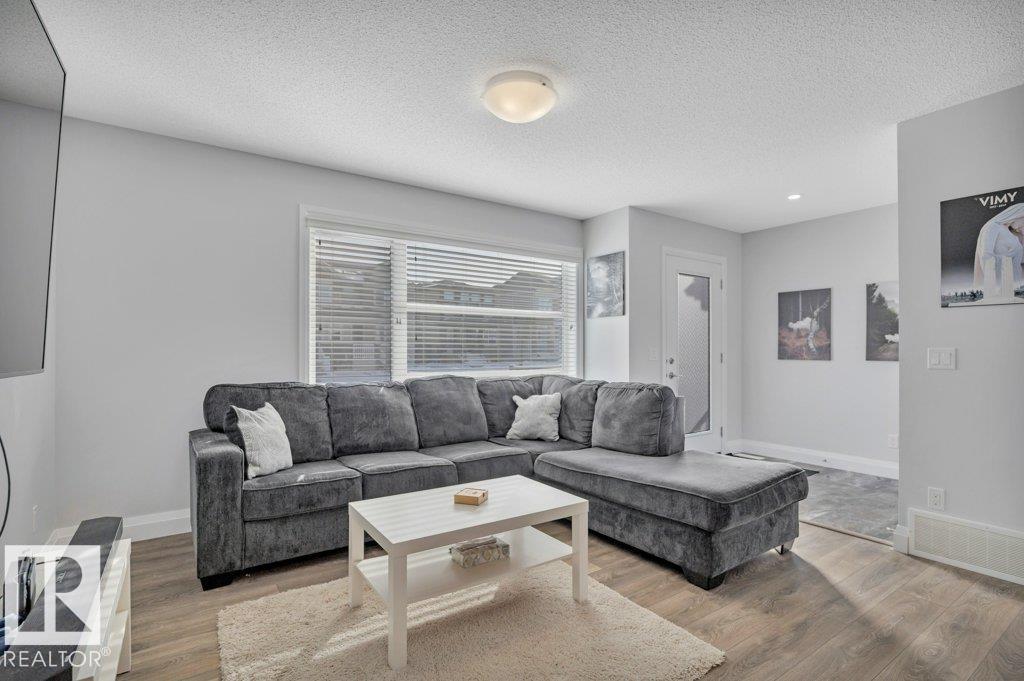 274 CHARLESWORTH DR SW