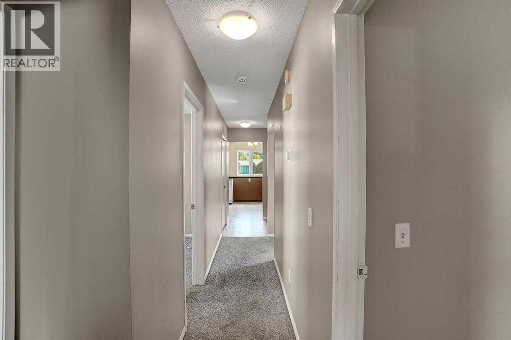 151 Midlawn Close SE
