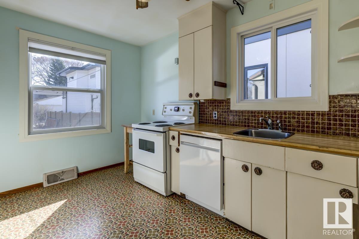 9277 87 ST NW