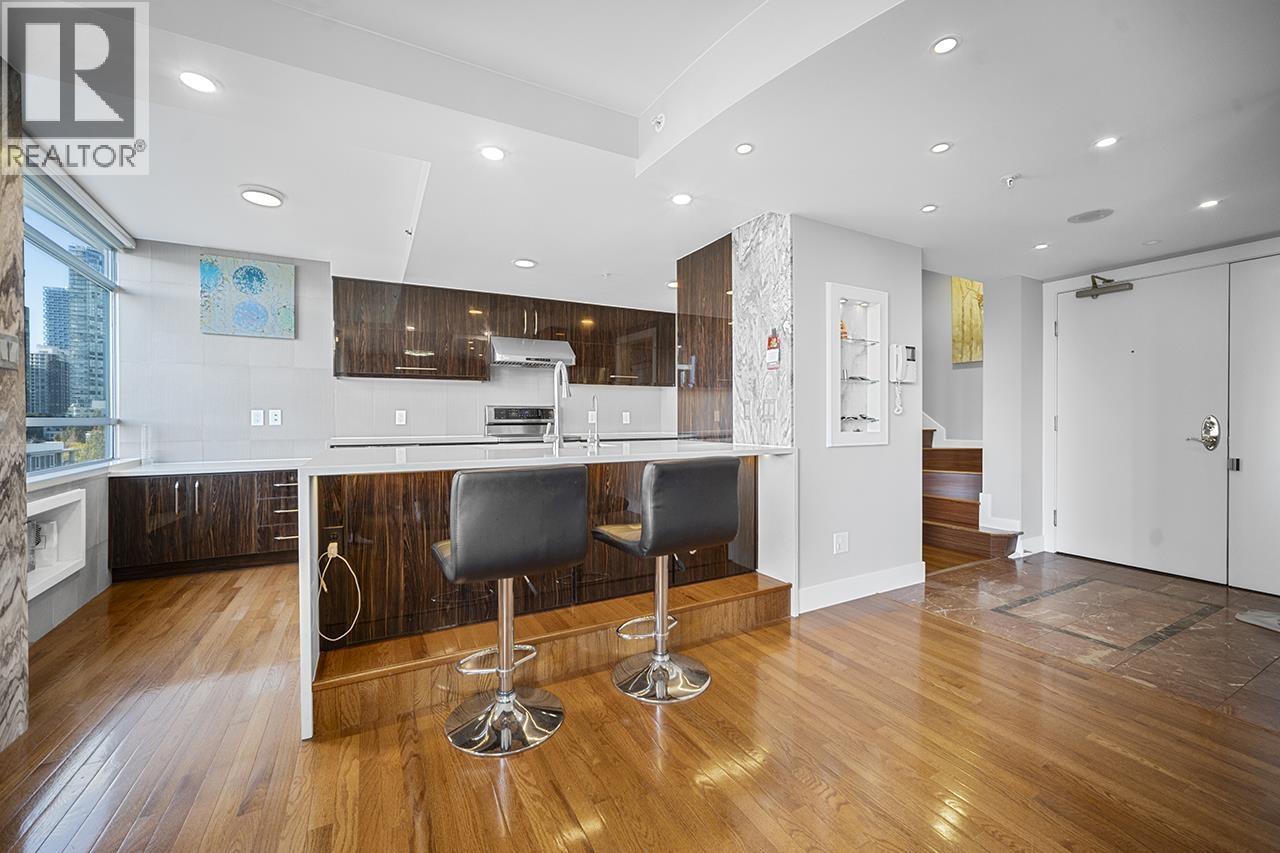 PH1003 1288 MARINASIDE CRESCENT