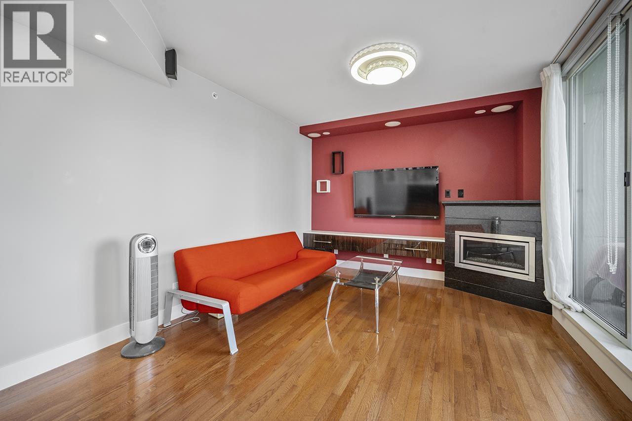 PH1003 1288 MARINASIDE CRESCENT