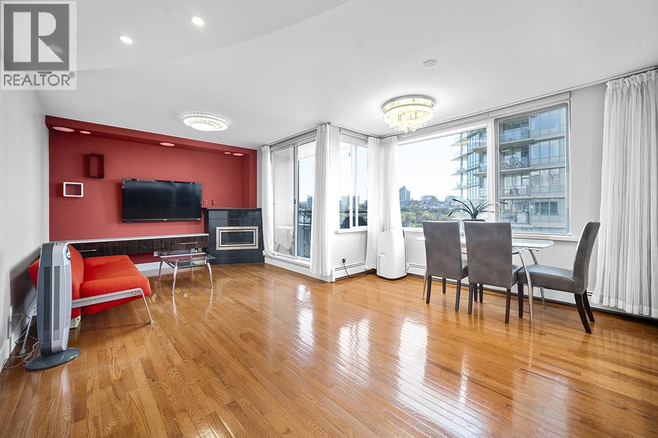 PH1003 1288 MARINASIDE CRESCENT