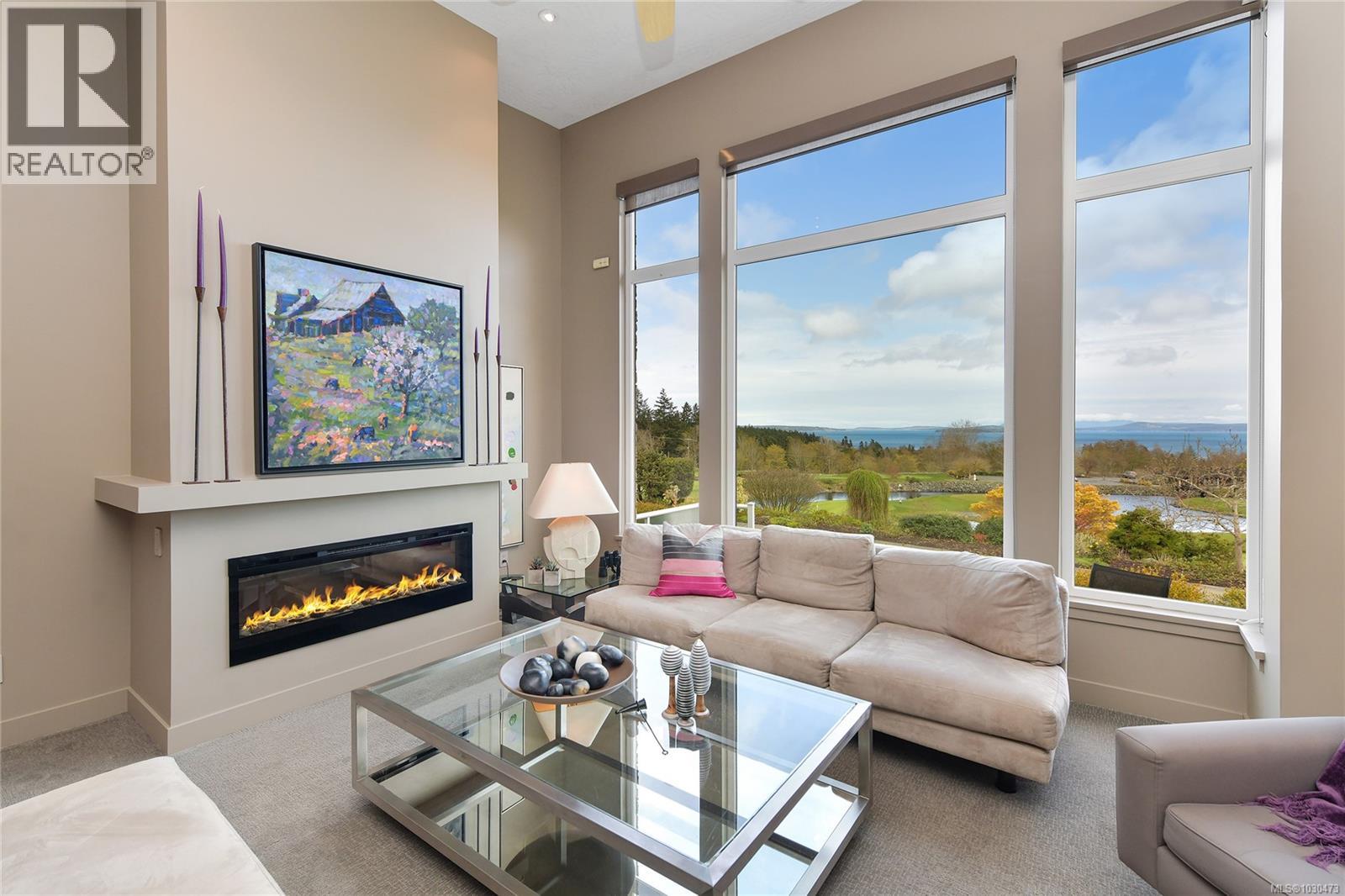 5384 Sayward Hill Cres