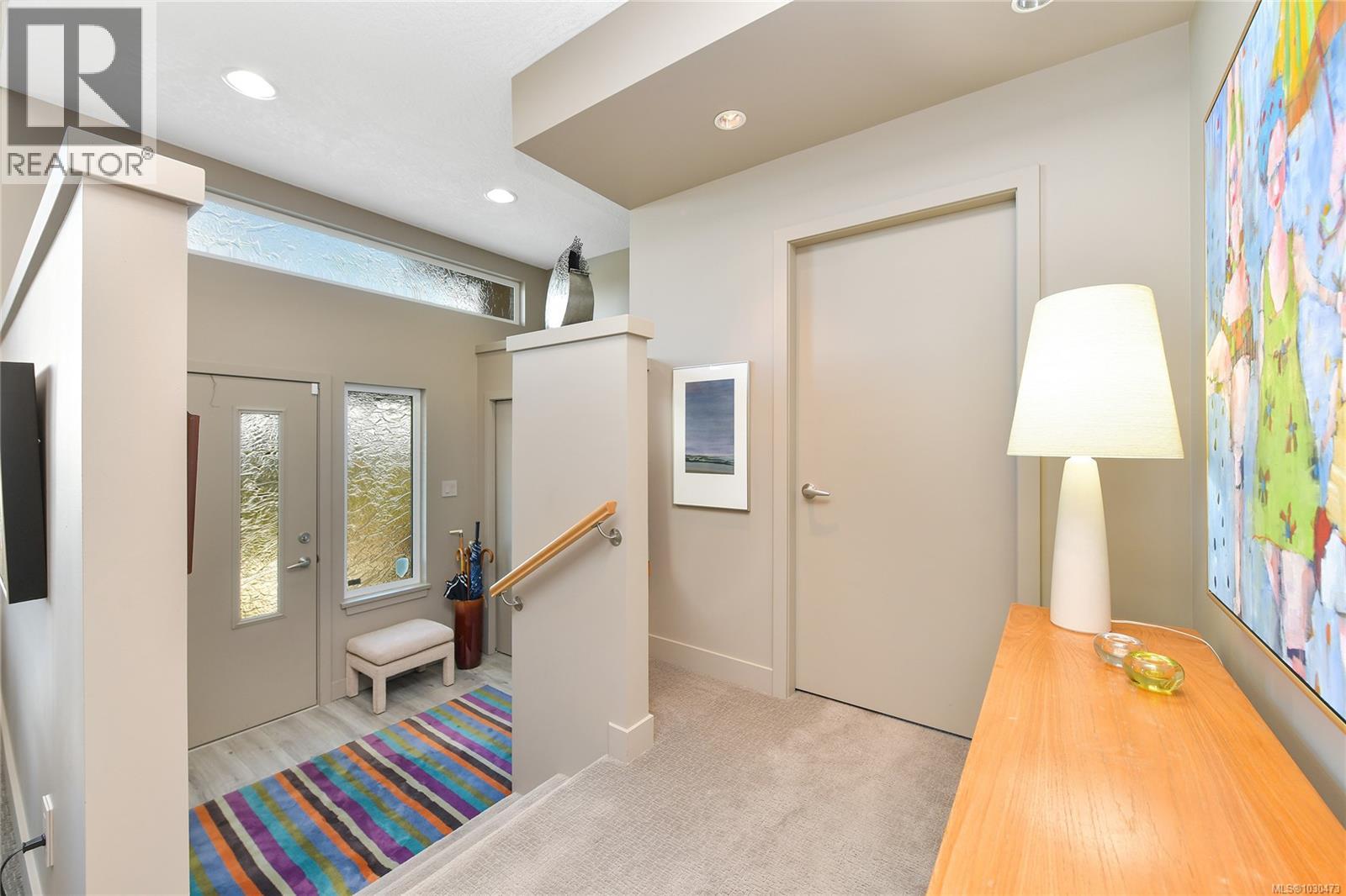 5384 Sayward Hill Cres