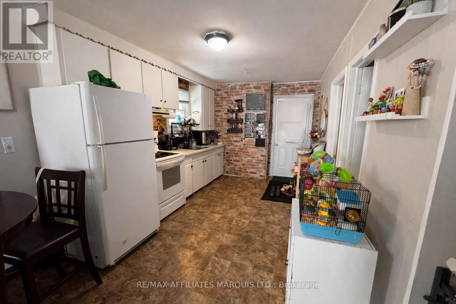120-120A GUY STREET