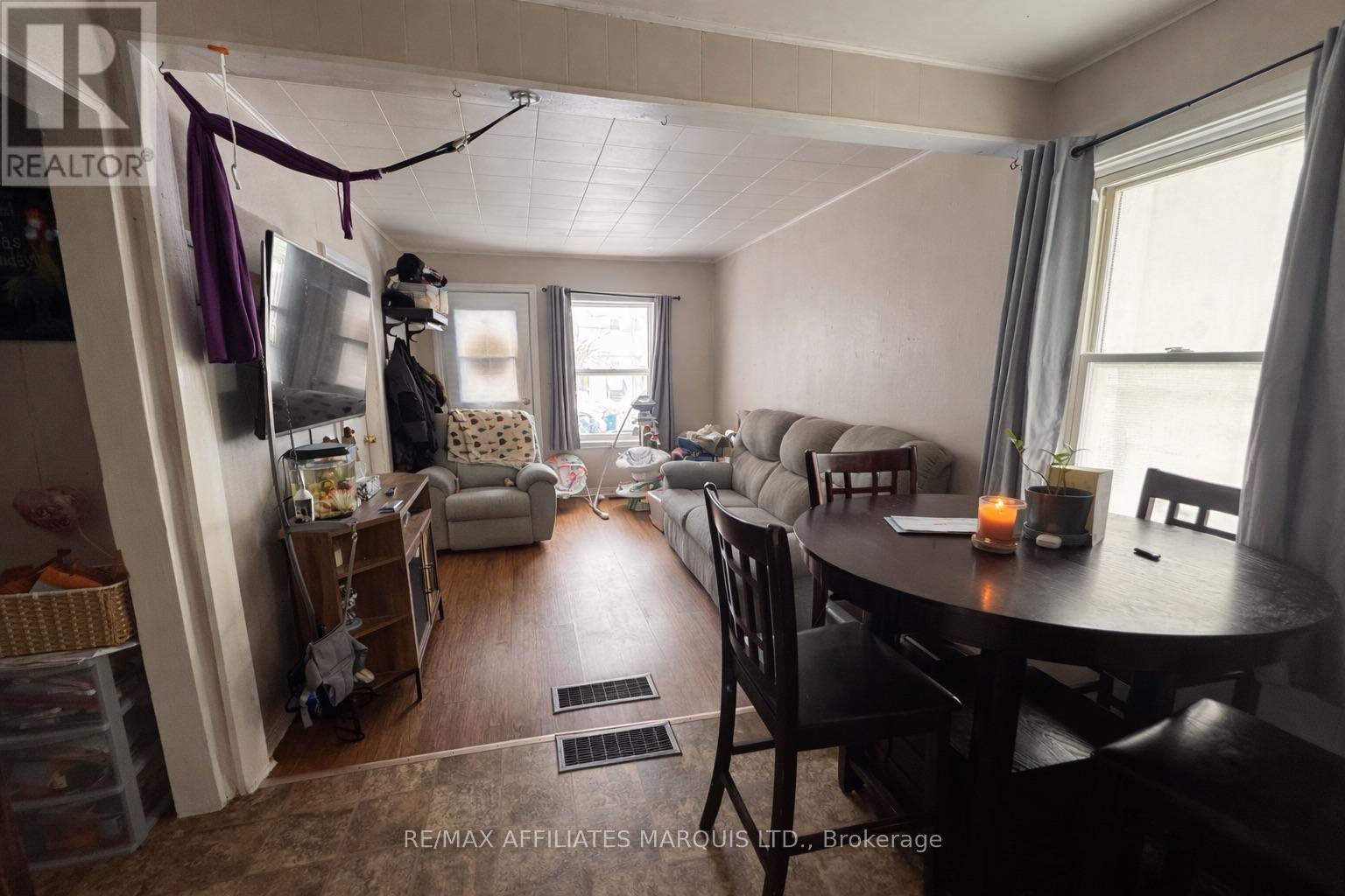 120-120A GUY STREET