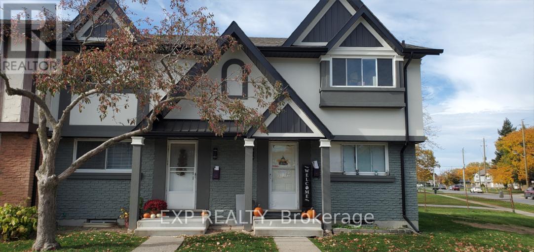Photo 1 of 9 — 24 - 33 BERKLEY DRIVE Unit 24, St. Catharines (Carlton/Bunting), ON L2M6T8