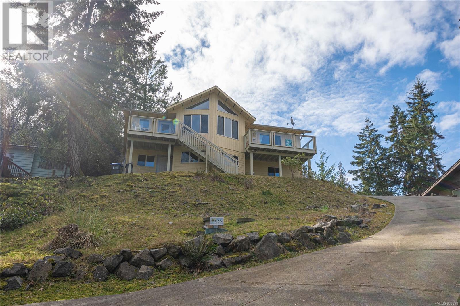 3122 Dolphin Dr