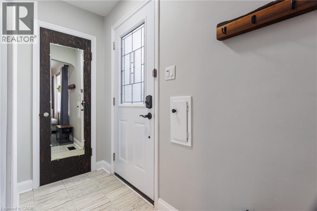 50 COLUMBIA Street W