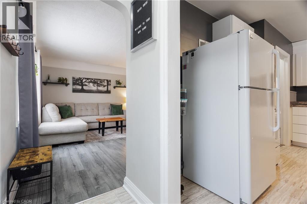 50 COLUMBIA Street W