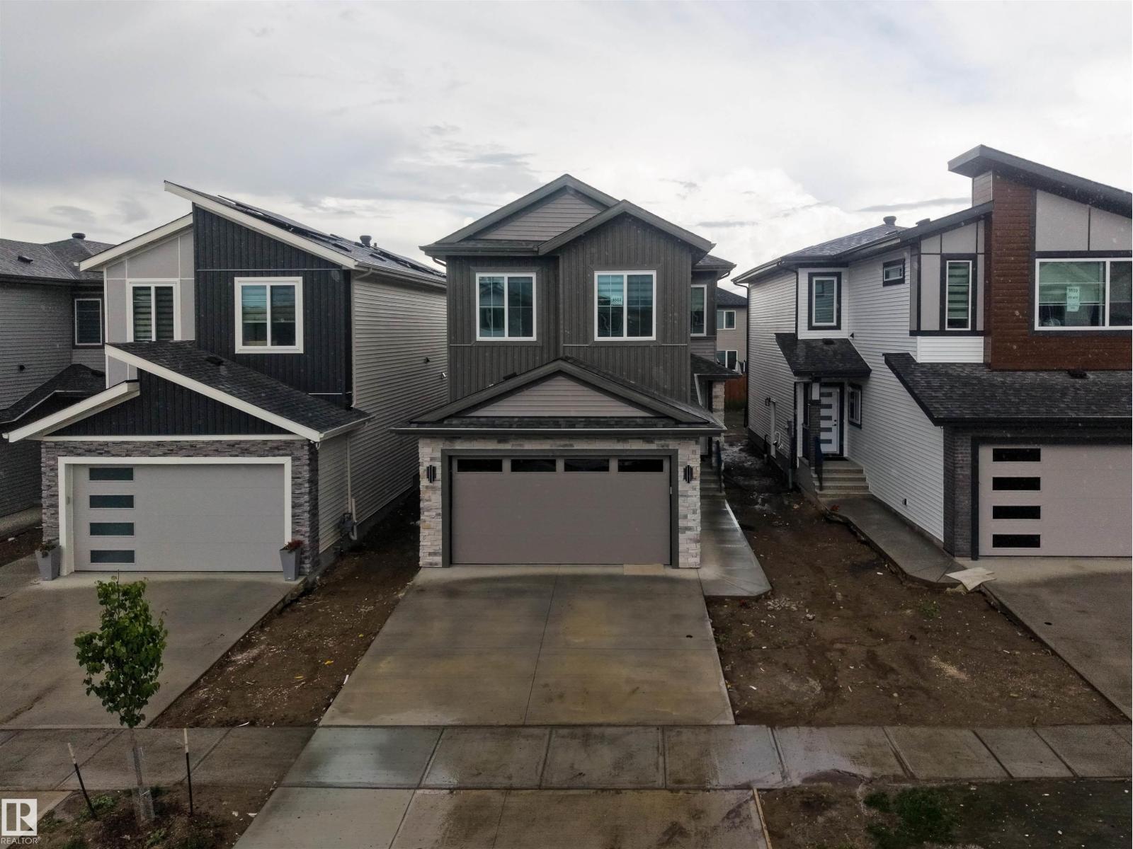 3512 45 AV NW