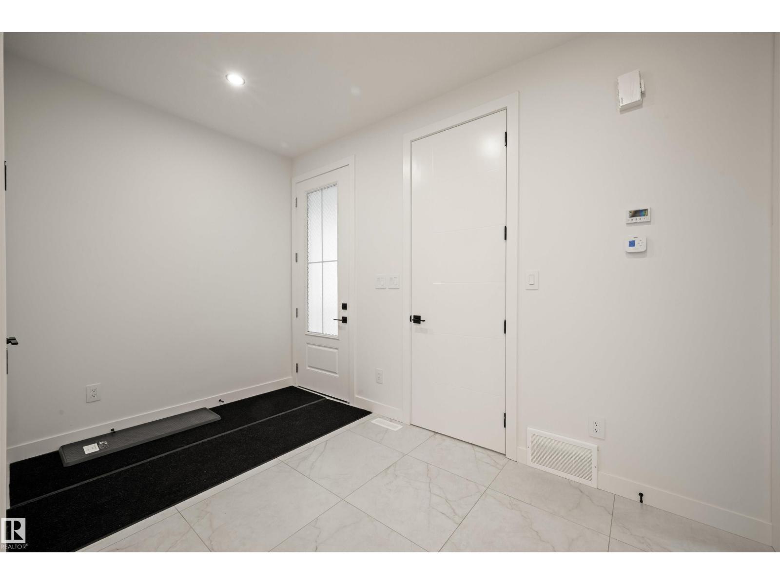 3512 45 AV NW