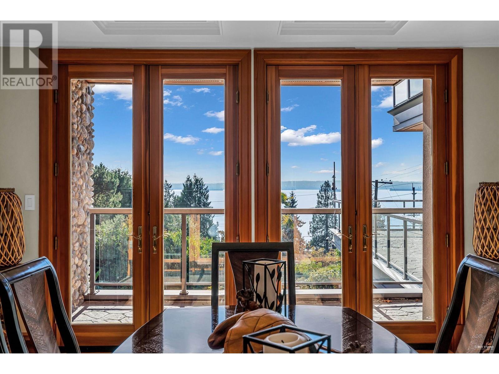 3285 DICKINSON CRESCENT