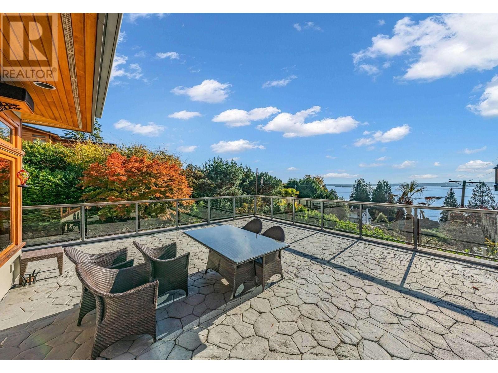 3285 DICKINSON CRESCENT