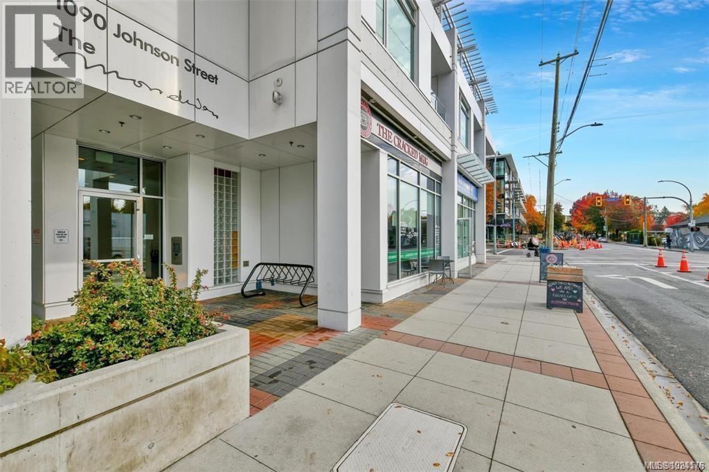 807 1090 Johnson St