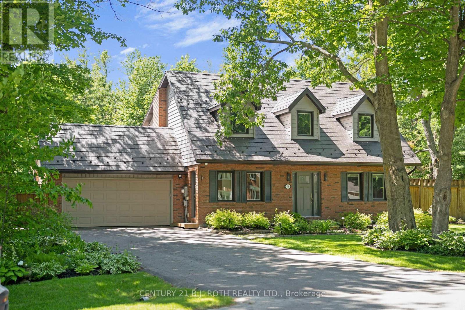 Photo 1 of 43 — 16 SPENCE AVENUE, Springwater (Midhurst), ON L9X0P2