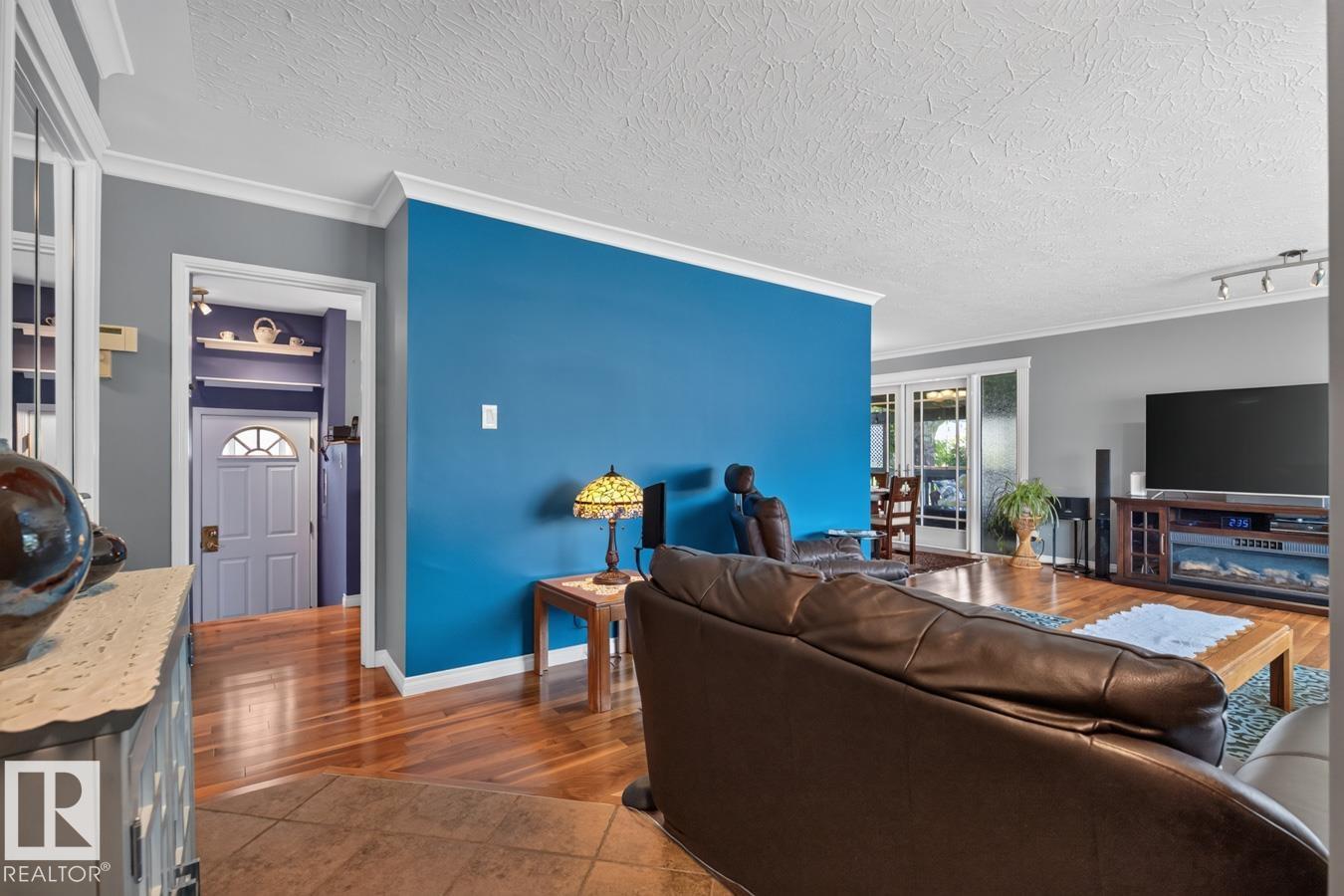 7607 75 AV NW