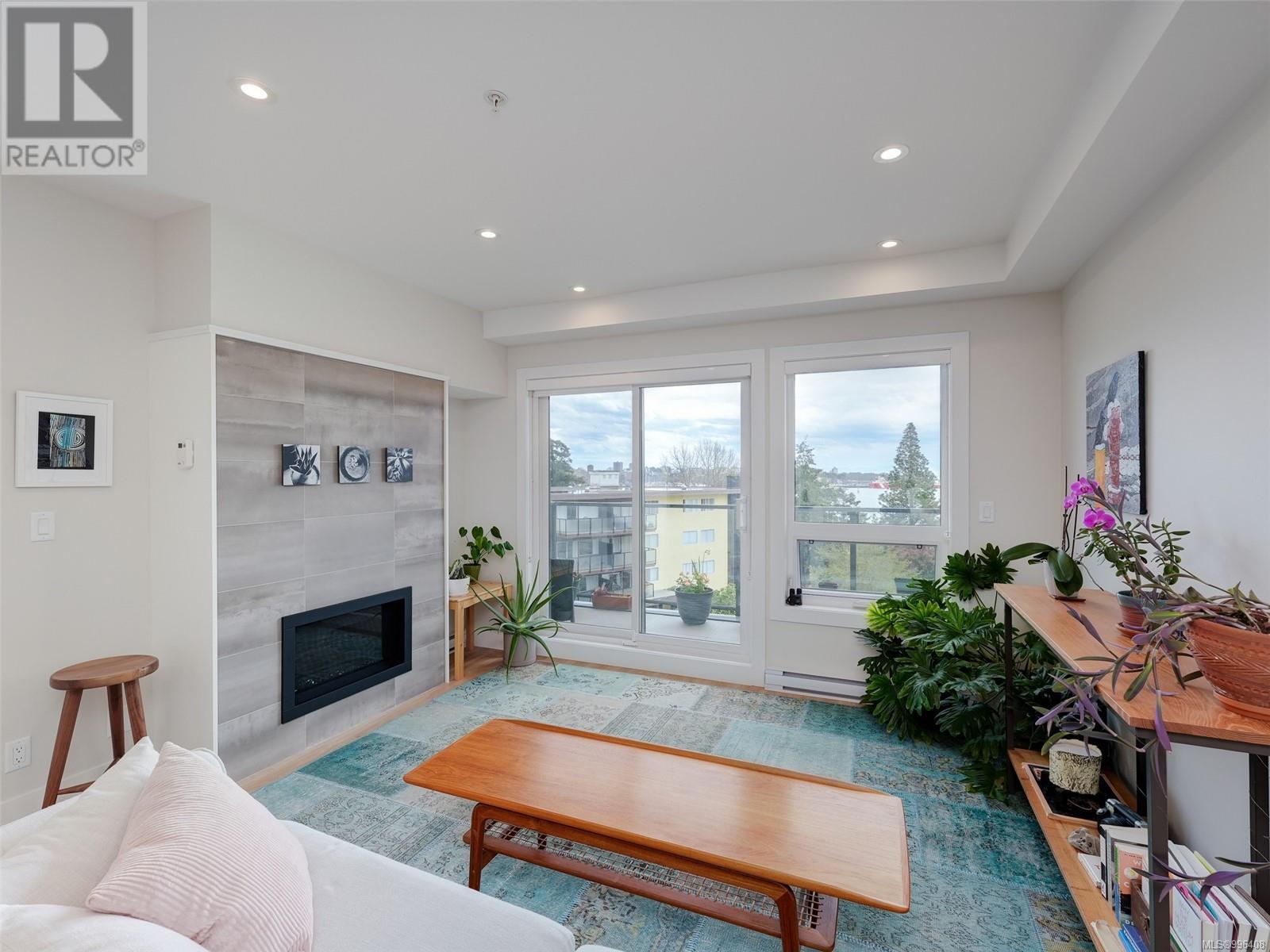 405 835 Dunsmuir Rd