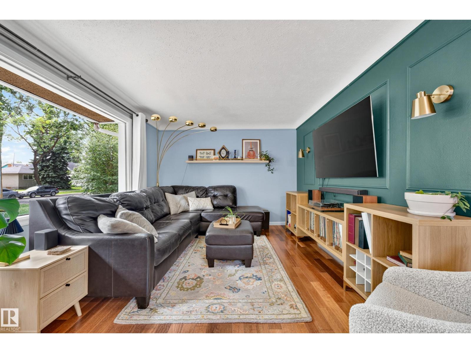 7530 80 AV NW