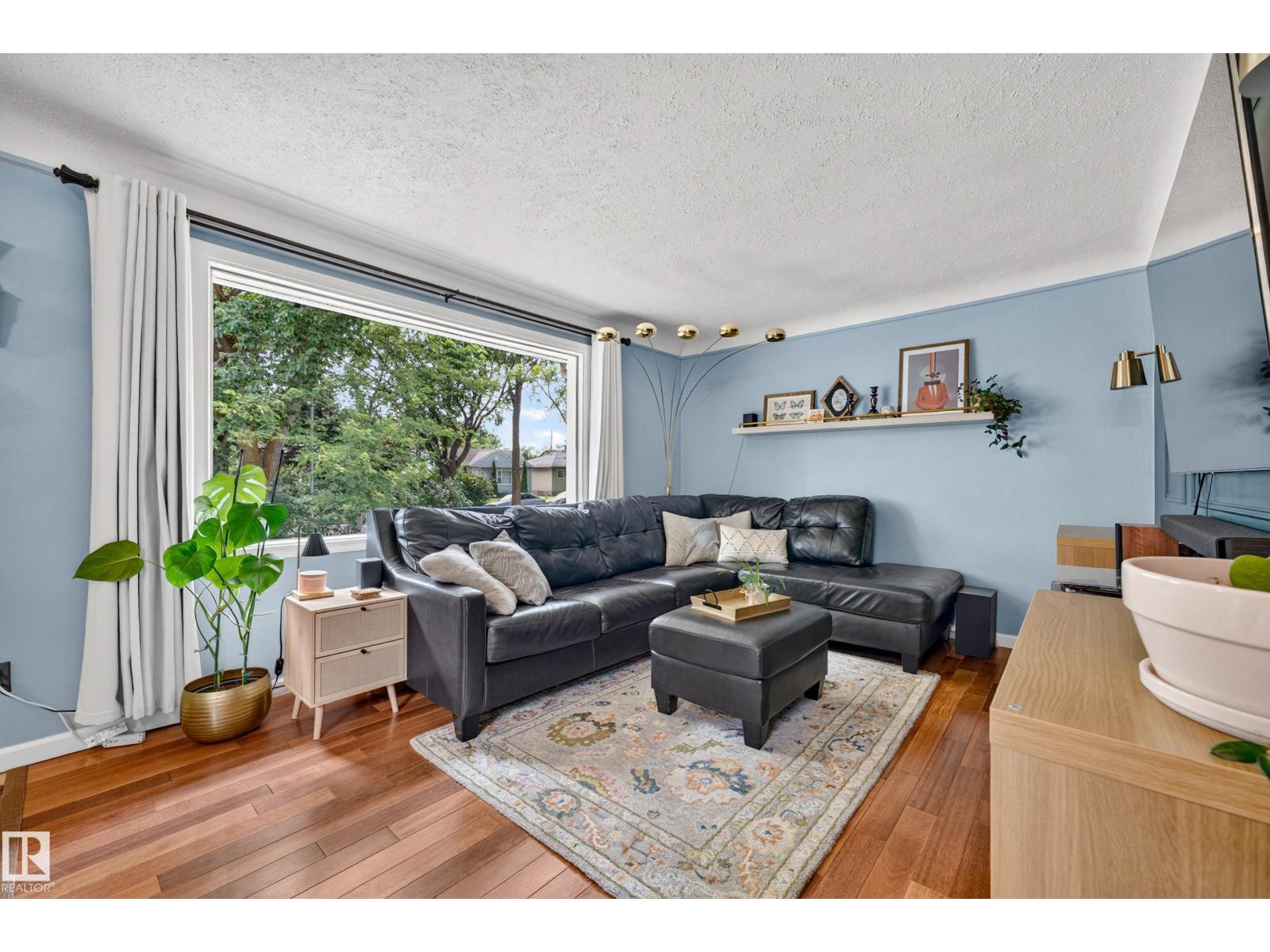 7530 80 AV NW