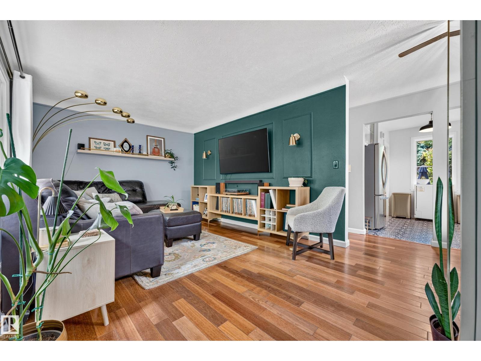 7530 80 AV NW